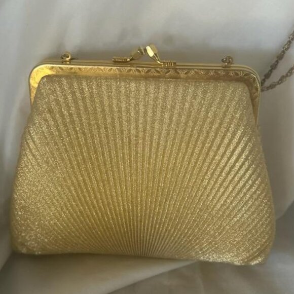 Handbags - Vintage Gold Clamshell Purse